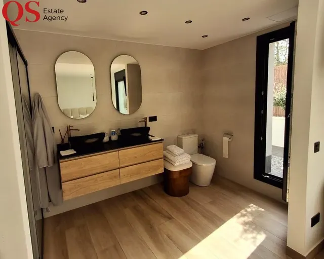 Villa contemporánea con piscina y vistas panorámicas al mar en Cunit — 39
