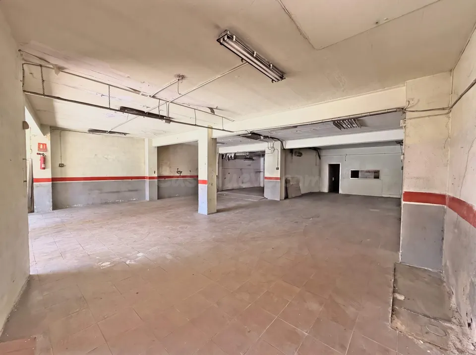 Amplio Local Comercial en Alquiler en Cubelles - €1450/mes