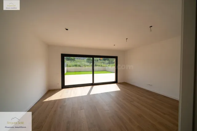 Fantàstica casa adossada en venda al poble de Santa Agnès de - foto 2