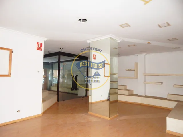 AMPLIO LOCAL COMERCIAL CON EXCELENTE UBICACIÓN EN ONTINYENT — 2