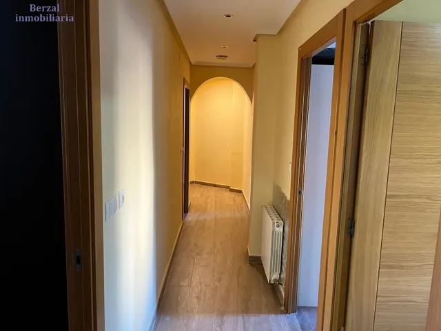 Piso planta baja, de tres hb y baño. Cocina y salón. Todo exterior — 7