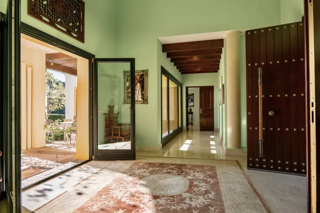 Chalet 6 habitaciones 980m² en venta - Costa del Sol — 28
