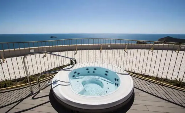 se alquila apartamento de 2 dormitorio 2 baños,  parking incluido con vistas al mar — 19