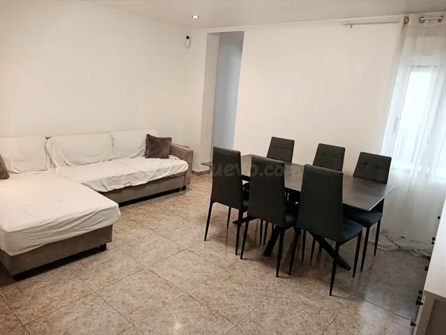 Vivienda reformada de 3 habitaciones 4ª planta con balcón - foto 2