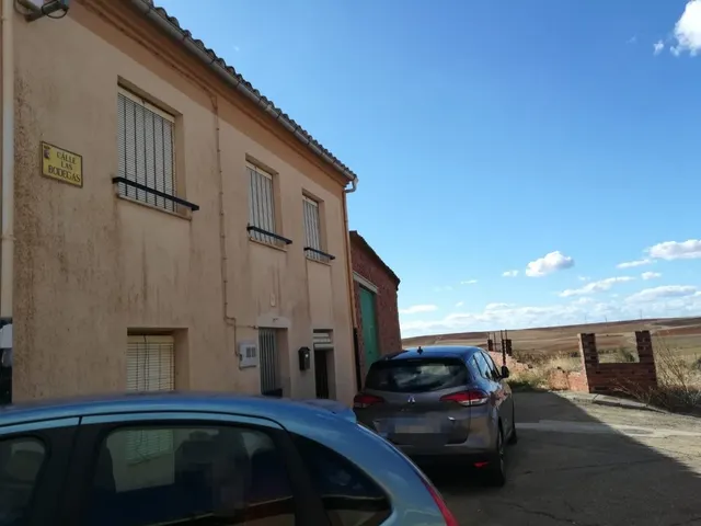 SE VENDE SOLAR DE 350 M2 EN CASTILFALÉ, A 10 MINUTOS DE VALENCIA DE DON JUAN. — 6