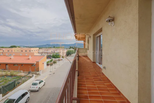 VENTA de AMPLIO en BREDA: 4 DORMITORIOS, MUY LUMINOSO y JUNT - foto 2