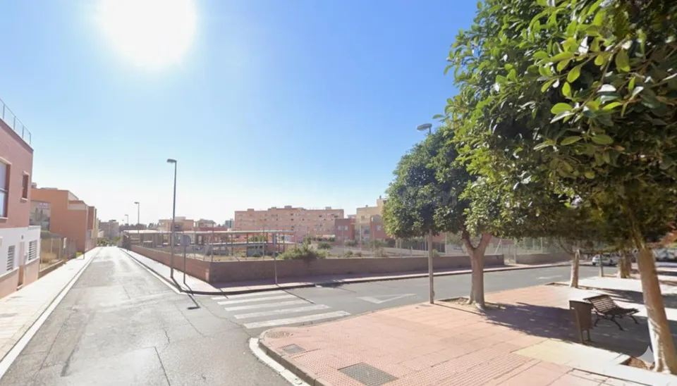 CASA EN VENTA EN CALLE MANGO ALMERIA