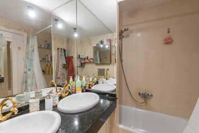 Exclusivo piso señorial con terraza en el Paseo del Salón (Cuesta de Escoriaza), con cochera y trastero. — 37