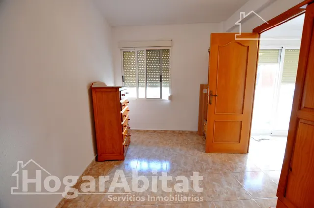 Alto, luminoso y exterior con balcón — 23
