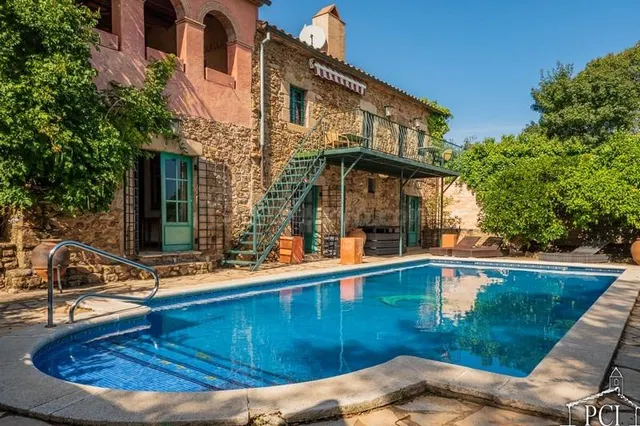 ALQUILER TURÍSTICO - Casa de piedra en Forallac - foto 2