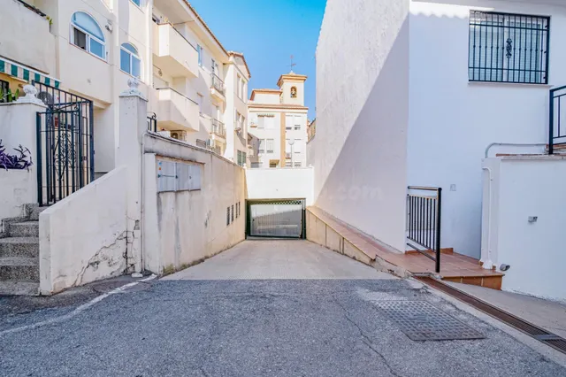 Plaza de Garaje en Cajar - Ideal para Su Vehículo - foto 2