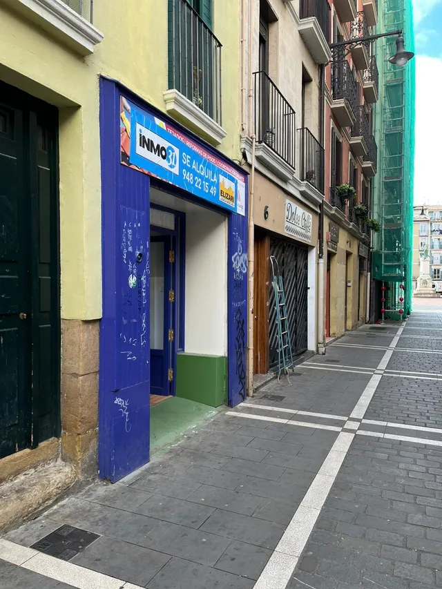 SE ALQUILA LOCAL EN CALLE HILARION ESLAVA — 4