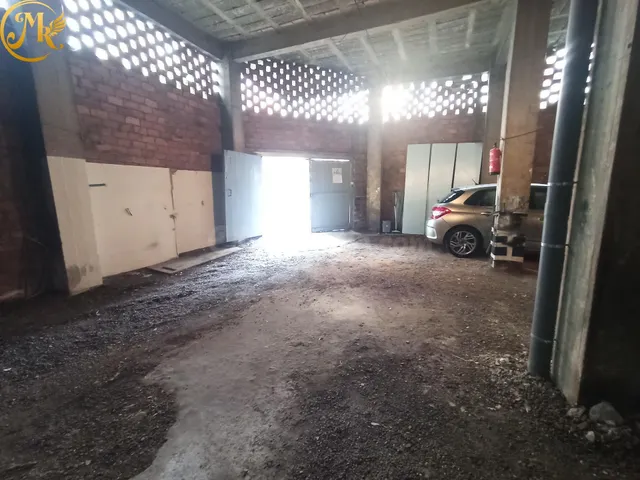 Garaje cerrado para 4 coches con VADO en Torrelavega. Posibi