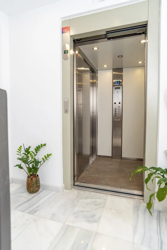 VIVIENDA OBRA NUEVA ACABADA JUNTO PLAZA DE LA VILA — 12