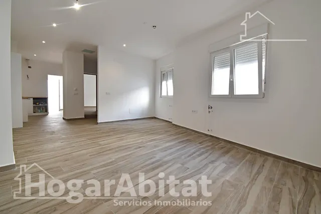 Casa reformada con terraza y garaje en el centro — 8