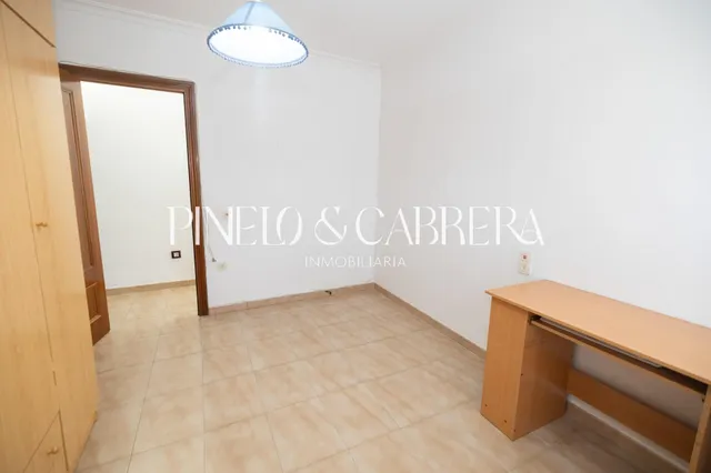 Piso en venta con terraza y ascensor en calle madrid — 33