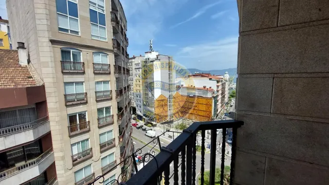PISAZO DE LUJO CON GARAJE EN ROSALÍA DE CASTRO – VIGO — 35