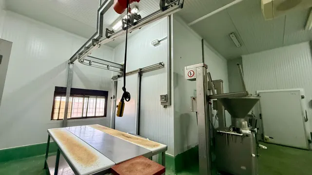 Tienda y fábrica de carne y embutidos en venta. Ref.2086 — 20