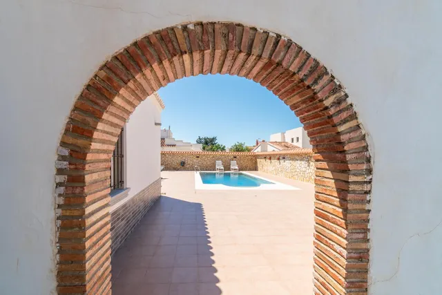CHALET independiente con piscina privada y parcela segregable de 809 m2 en Torreta Florida — 6