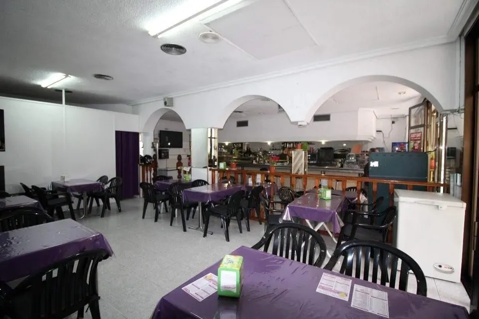 Local comercial actualmente funciona como restaurante en zona Centro de Benidorm.