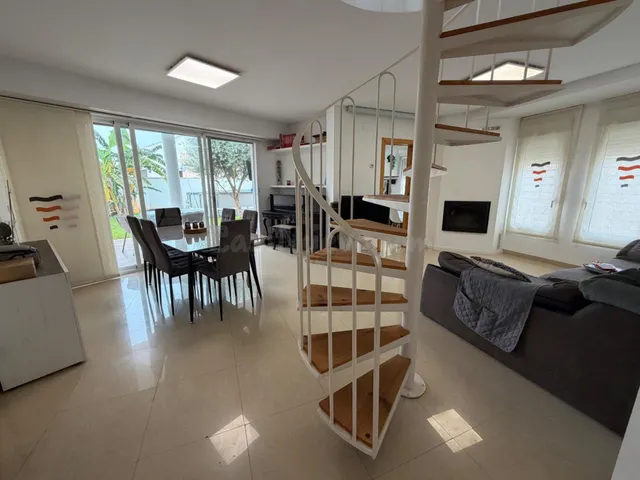 INTERESANTE CHALET EN LA POBLA DE VALLBONA — 5