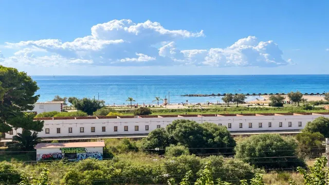 Impresionante Apartamento Reformado en Cunit con Vistas al M