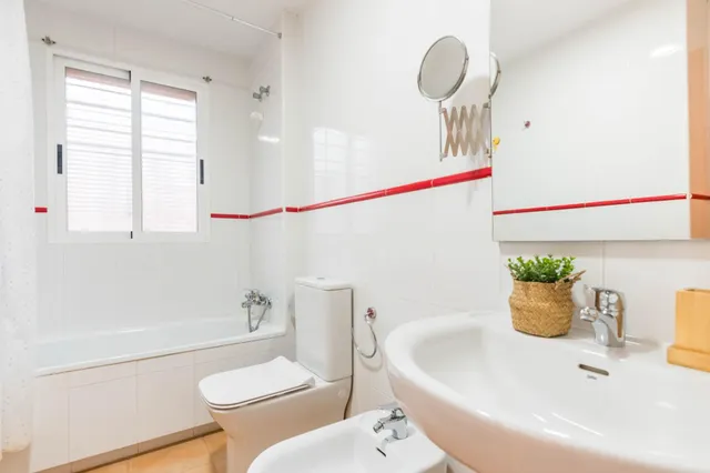 Dúplex amplio de 5 dormitorios con patio, terraza y buhardilla en San José de la Montaña — 28