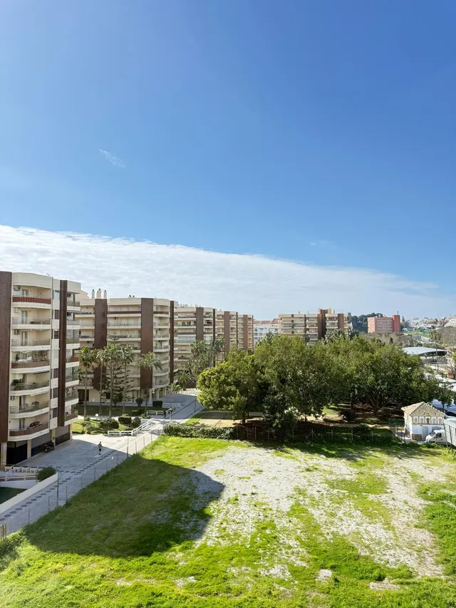 Magnifico piso con plaza de parking a 50 metros de la playa en Fuengirola. — 16