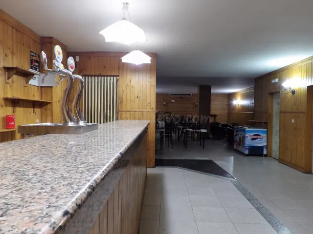 LOCAL COMERCIAL CON MUCHAS POSIBILIADES - foto 3