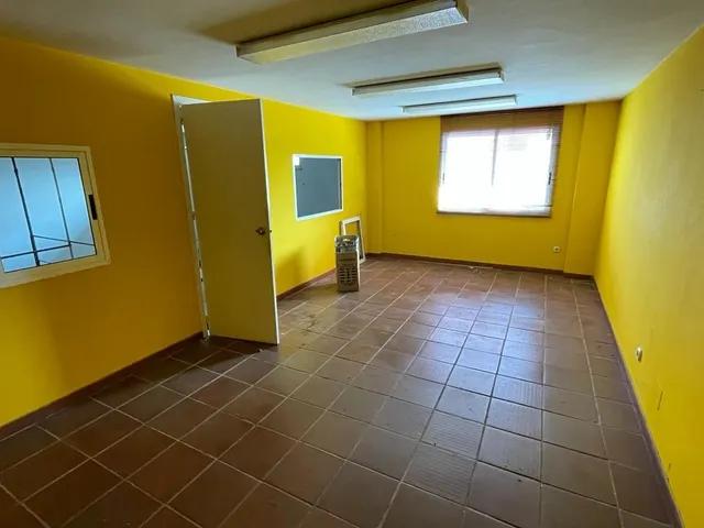 VENTA LOCAL ZONA CUATROVIENTOS — 6
