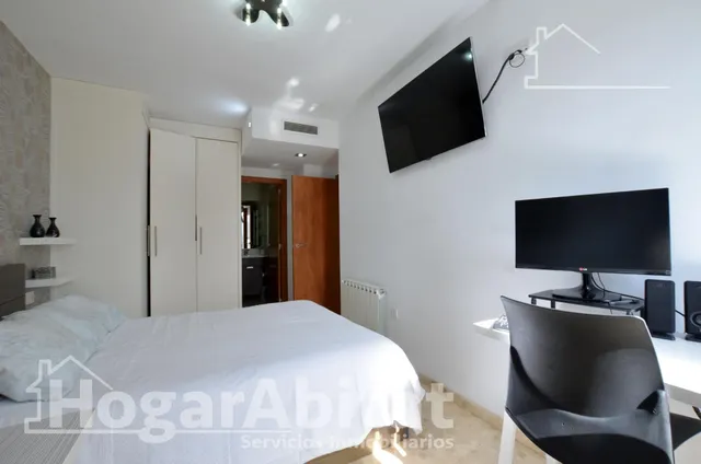 ¡vistas despejadas! amplio, alto y moderno con ascensor y balcón — 49
