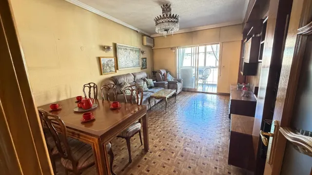 OPORTUNIDAD EN CALLE ALCALA, PISO DE 3 DORMITORIOS, 2 SALONE - foto 3