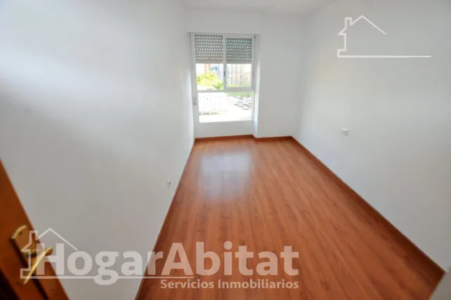 Amplitud y luminosidad para tu familia en este espacioso piso con ascensor y vistas despejadas — 8