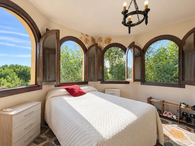 El Refugio Perfecto en Las Jaras: Vistas de Ensueño, Techos Infinitos y Máxima Versatilidad — 9
