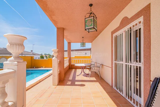 ¡Impresionante Chalet en Lachar con Piscina y Amplios Espacios! ✨ — 3