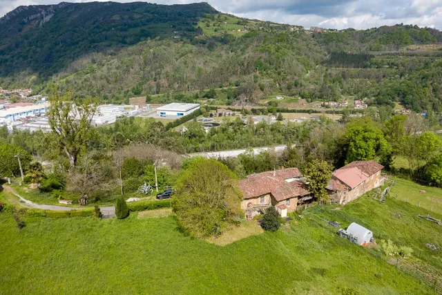Casa  asturiana de piedra a rehabilitar con finca de 32.000 m2  en Llaneces (Mieres) — 42