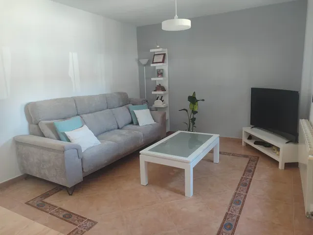 EXCELENTE UNIFAMILIAR CON VAROS AMBIENTES PARA LA FAMILIA — 6