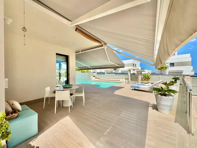 elegante villa con vistas parciales al mar. — 2