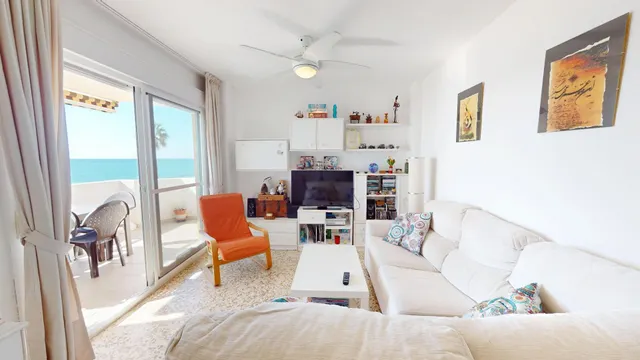 ¡Oportunidad única en el Paseo Marítimo, un dormitorio, terraza, parking, magníficas vistas al mar! — 3