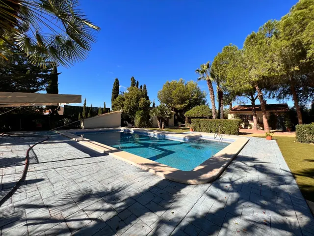 MAITINO AMPLIO CHALET CON PISCINA, PISTA DE TENIS CON VESTUARIOS Y BARBACOA — 45