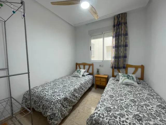 Apartamento exterior con vistas despejadas y piscina comunitaria en Torrevieja — 13