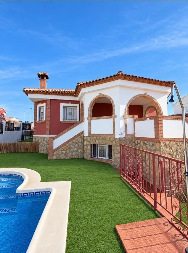 Precioso chalet con piscina propia en alquiler todo el año — 28