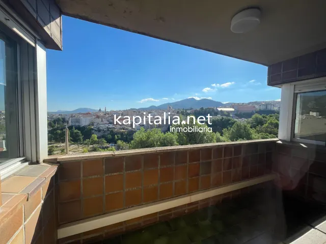 Ático duplex con chimenea y vistas panorámicas — 31