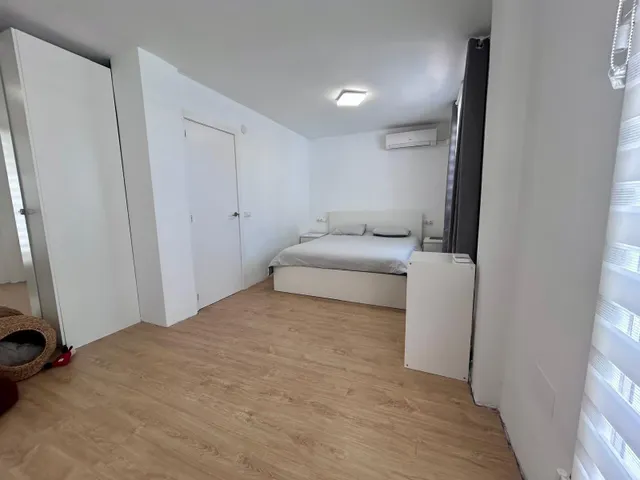 Casa adosada en esquina con piscina privada, jardín y vistas a la Bahía de Málaga — 37