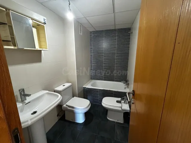 ¡Rebajado! Piso a Reformar con Terraza y Vistas - foto 3