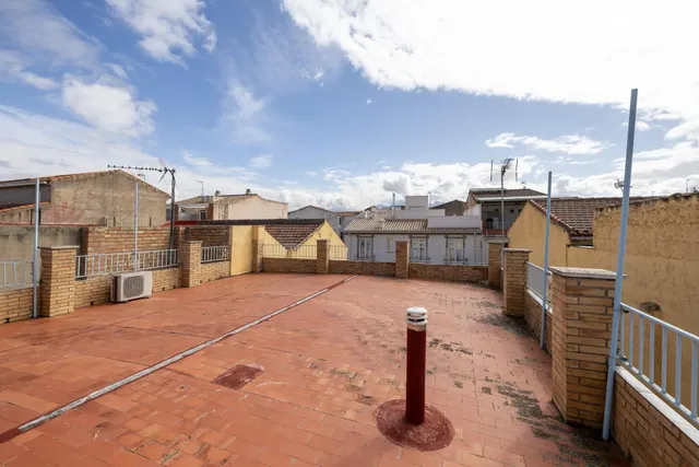 CASA EN PLENO CENTRO DE ARMILLA — 28