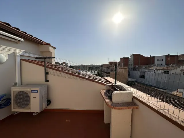 Figueres | Exclusivo dúplex con terraza, parking y trastero  - foto 3