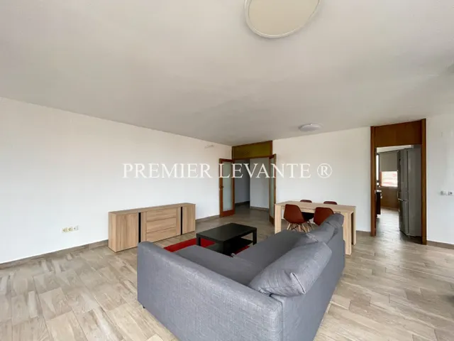 Vivienda en Centro, 4 hab y 2 baños, reformada, con ascensor. — 4