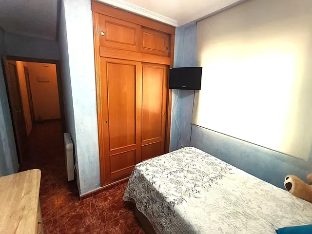 Se vende un Apartamento Atico con Terrasa acristalada, con 2 dormitorios y 2 baños en centro de Torrevieja! — 21