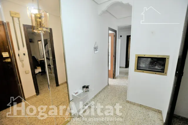 AMPLIO Y EXTERIOR CON BALCÓN Y TRASTERO, EN EL CENTRO — 31